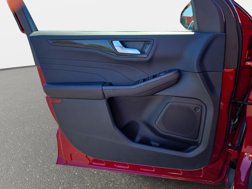 Used 2024 Ford Escape ST-Line w/ Tech Pack #1 FWD image 28