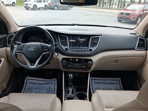 Used 2017 Hyundai Tucson SE Plus AWD/4WD image 9