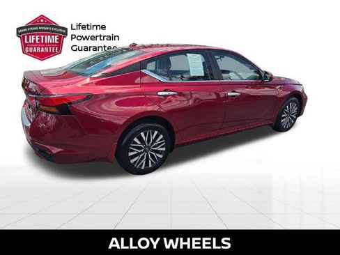 Certified 2023 Nissan Altima 2.5 SV w/ SV Premium Package AWD/4WD image 9