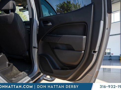 Used 2017 Chevrolet Colorado LT w/ LT Convenience Package RWD image 18