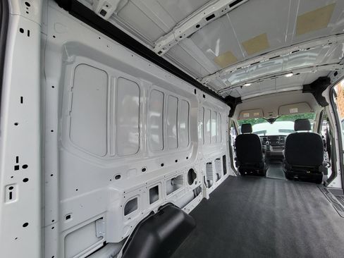 Used 2025 Ford Transit 250 148 Medium Roof RWD image 40