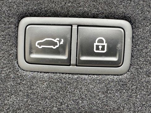 Used 2025 Genesis G90 3.5T image 14