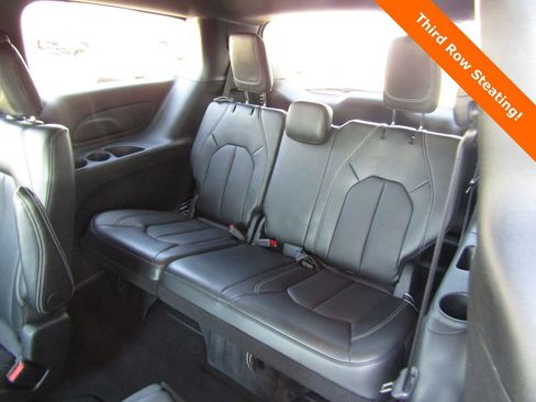 Used 2025 Chrysler Pacifica Select image 20