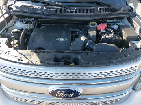 Used 2013 Ford Explorer XLT image 29
