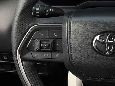 Used 2025 Toyota Tundra Limited AWD/4WD image 15