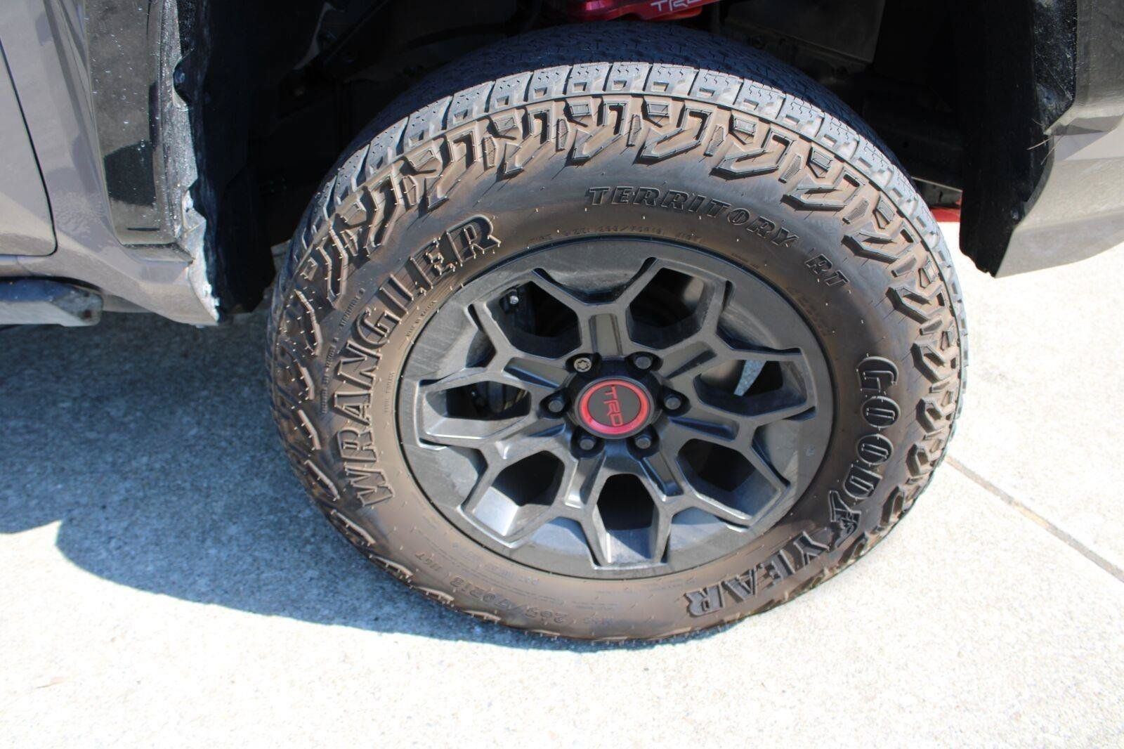 Used 2025 Toyota Tacoma TRD Pro w/ Tow Tech Package AWD/4WD image 10