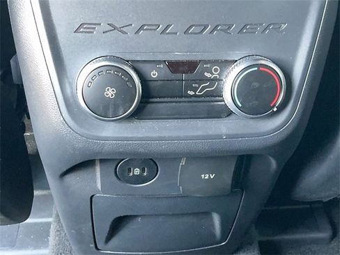 Used 2025 Ford Explorer ST-Line image 26