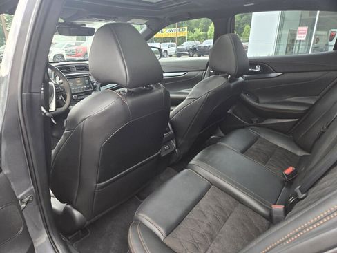 Used 2023 Nissan Maxima SR w/ Sport Mat Group FWD image 25