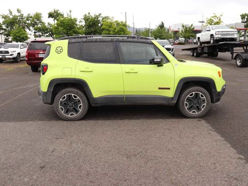 Used 2017 Jeep Renegade Trailhawk w/ Popular Equipment Group AWD/4WD image 4