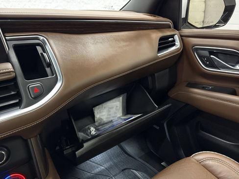 Used 2023 Chevrolet Suburban High Country w/ Advanced Technology Package image 18