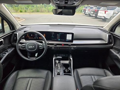 Used 2025 Kia Sorento S w/ Panoramic Sunroof Package FWD image 10