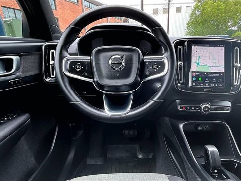 Certified 2024 Volvo XC40 B5 Core AWD/4WD image 7