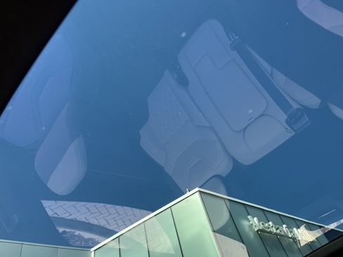 New 2025 Volvo EX90 Ultra w/ Protection Package Premier image 21