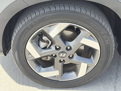 Used 2025 Hyundai Venue SEL FWD image 10