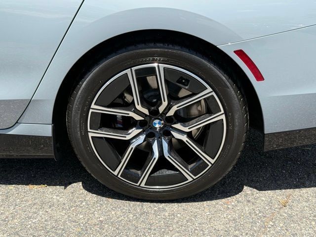Used 2026 BMW 750e xDrive AWD/4WD image 14