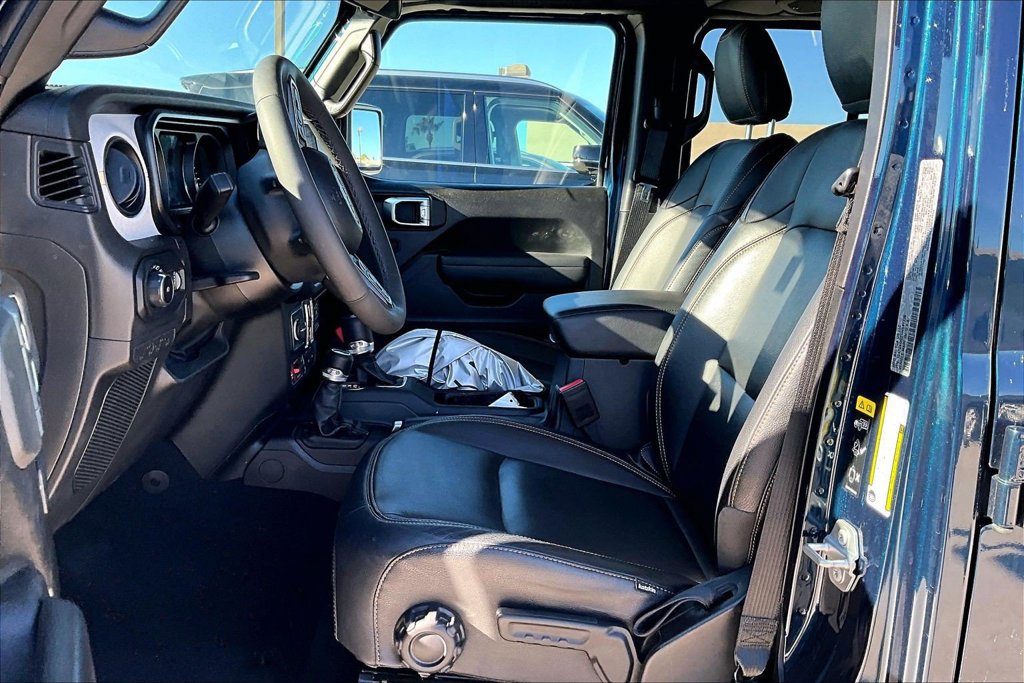 Used 2025 Jeep Wrangler Unlimited Sport AWD/4WD image 5
