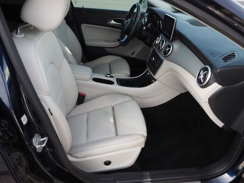 Used 2017 Mercedes-Benz GLA 250 4MATIC image 21