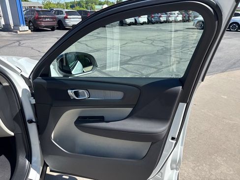 Certified 2026 Volvo XC40 B5 Plus AWD/4WD image 32
