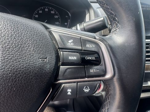 Used 2018 Honda Accord Touring image 16