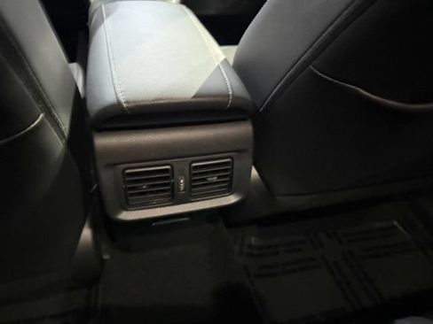 Used 2022 Toyota Venza XLE AWD/4WD image 30