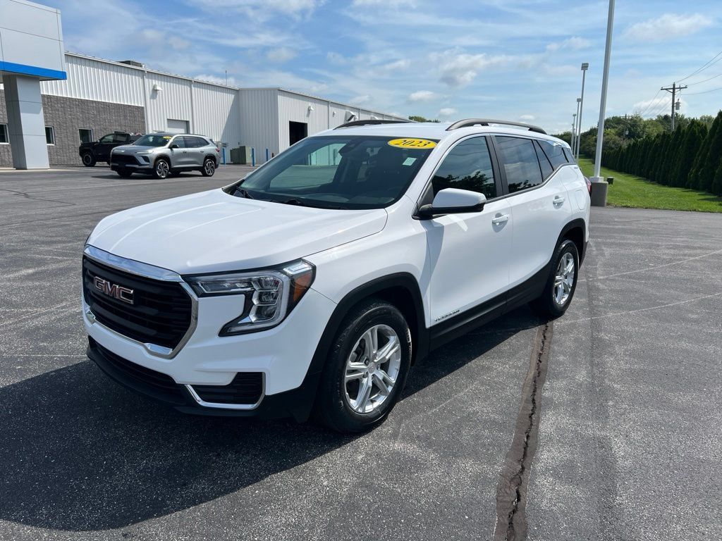 Used 2023 GMC Terrain SLE w/ Driver Convenience Package FWD image 3