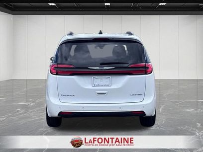 Used 2023 Chrysler Pacifica Limited