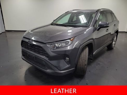 Used 2021 Toyota RAV4 XLE Premium image 4