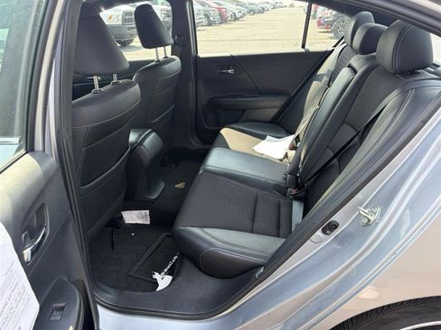 Used 2017 Honda Accord Sport image 8