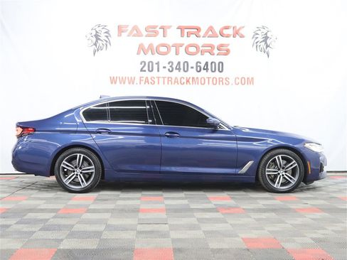 Used 2022 BMW 530i xDrive w/ Premium Package AWD/4WD image 4