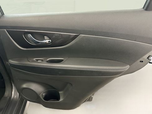 Used 2018 Nissan Rogue S image 30