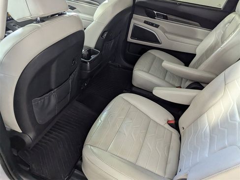 Used 2022 Kia Telluride SX w/ SX Prestige Package image 16