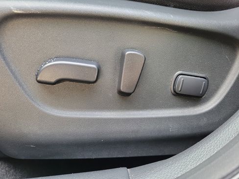 Used 2019 Nissan Rogue SV AWD/4WD image 18