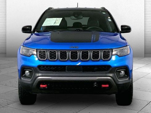 Used 2025 Jeep Compass Trailhawk w/ Trailer Tow Group AWD/4WD image 2