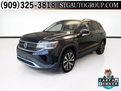 Used 2022 Volkswagen Taos SE FWD image 1
