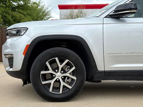 Used 2024 Jeep Grand Cherokee L Limited w/ Luxury Tech Group II image 5