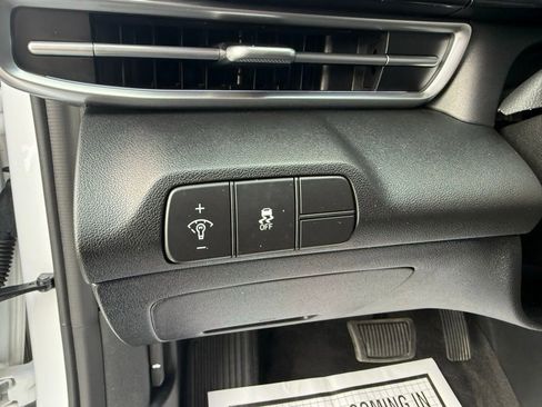 Certified 2024 Hyundai Elantra SEL image 12