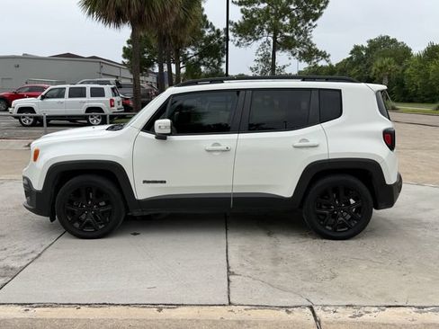 Used 2018 Jeep Renegade Altitude FWD image 8
