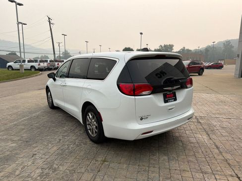 Used 2024 Chrysler Voyager LX FWD image 6