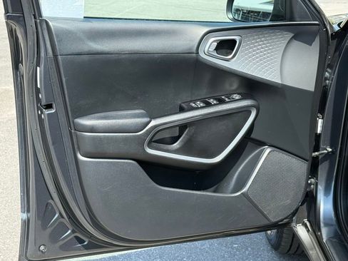 Used 2024 Kia Soul LX w/ Option Group 015 FWD image 17