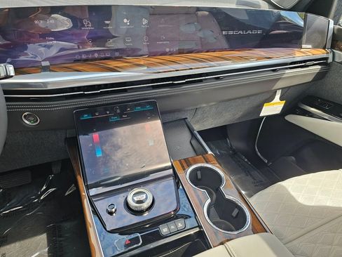New 2026 Cadillac Escalade ESV Platinum Sport w/ LPO, ONYX Package AWD/4WD image 32