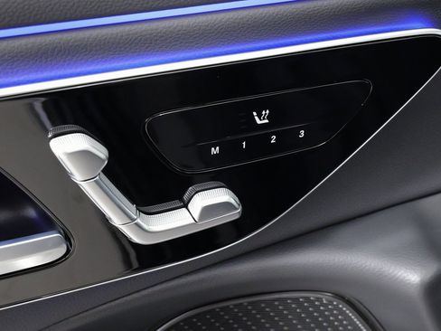 Used 2025 Mercedes-Benz E 350 4MATIC Sedan image 30