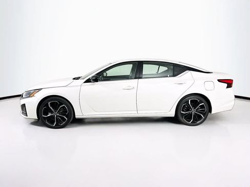 Used 2024 Nissan Altima 2.5 SR FWD image 3