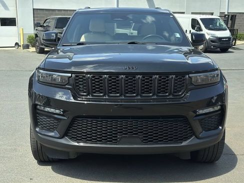 Used 2025 Jeep Grand Cherokee Limited w/ Black Appearance Package AWD/4WD image 7