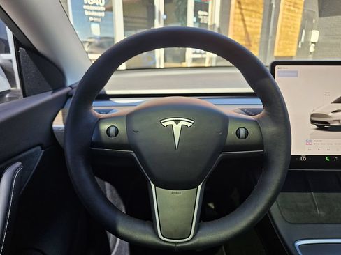 Used 2022 Tesla Model Y Long Range AWD/4WD image 22