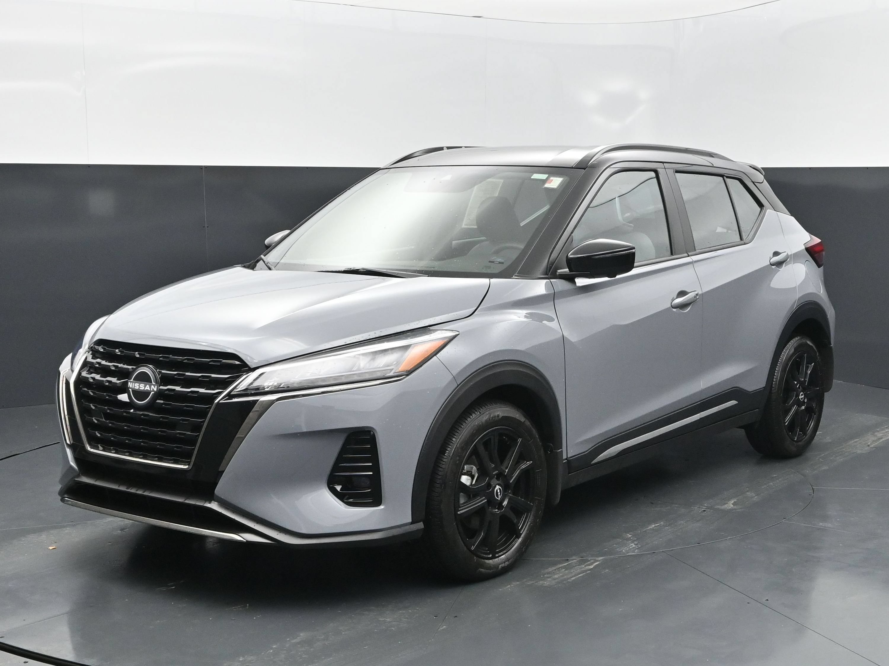 Used 2024 Nissan Kicks SR w/ SR Premium Package FWD image 1