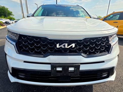 Used 2022 Kia Sorento EX w/ Panoramic Sunroof Package AWD/4WD image 15