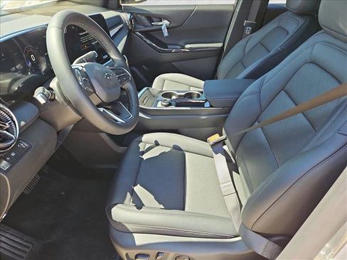 New 2026 Chevrolet Equinox LT w/ Convenience Package II FWD image 4