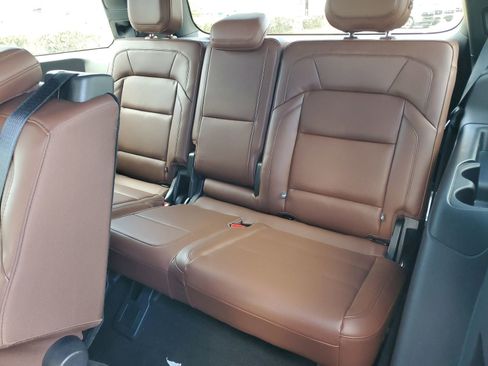 Used 2025 Lincoln Navigator Reserve AWD/4WD image 13