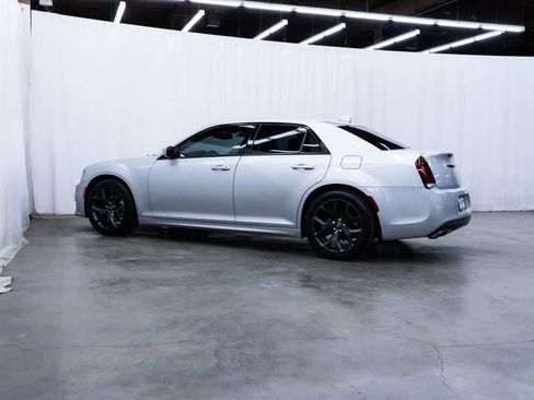 Used 2021 Chrysler 300 Touring L RWD image 4