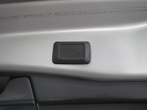 Used 2023 Toyota RAV4 XSE AWD/4WD image 11